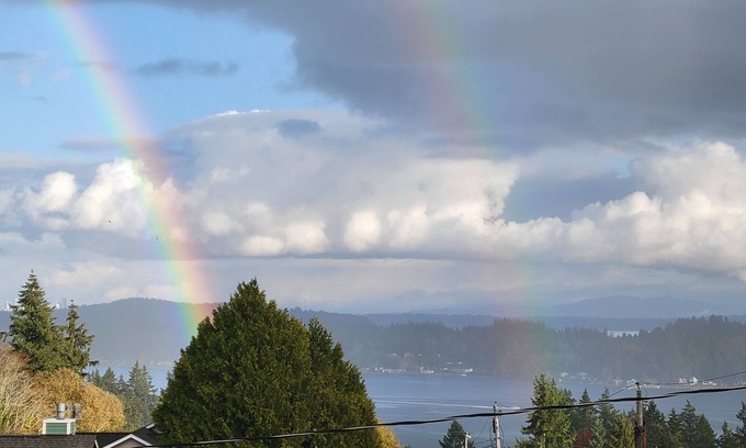 Bremerton Maison | Charming 2-bedroom water view house, WiFi in nice Bremerton