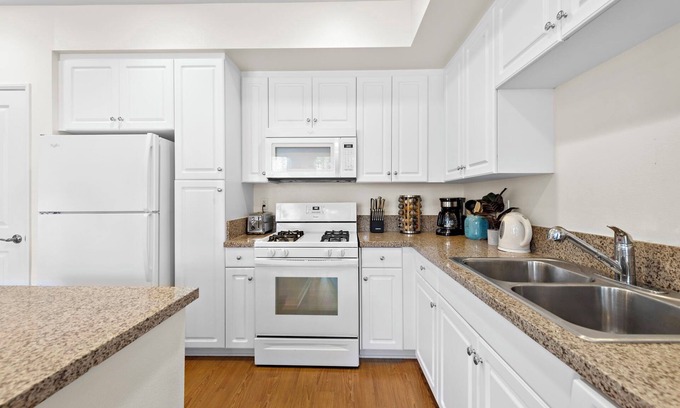 Irvine Lit Et Petit-Déjeuner | Charming 2-bedroom with fitness room located within walking distance to spectrum