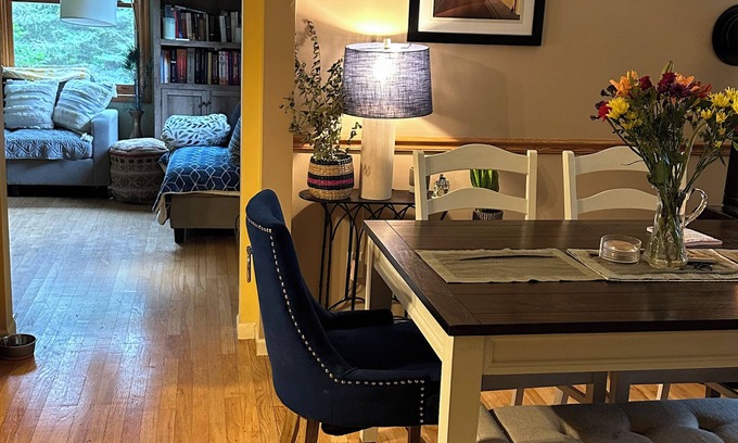 Etna Maison | Charming 2-bedrooms with full bath - WiFi, AC in lovely Forest getaway