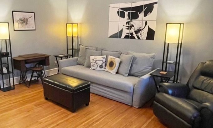 Schnitzelburg Maison | Charming 2 BR home by Emerson Park & Gardens - UL, Downtown, Shopping and Eats