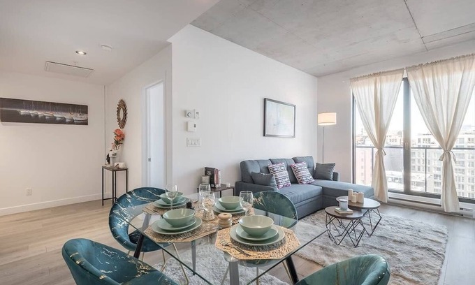 International District Appartement | Charming 2 BR - Indoor Parking