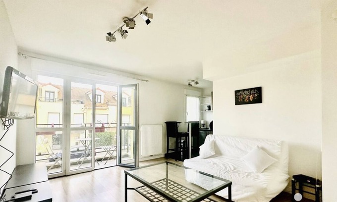 Trappes Appartement | Charming 2-room apartment near Paris!