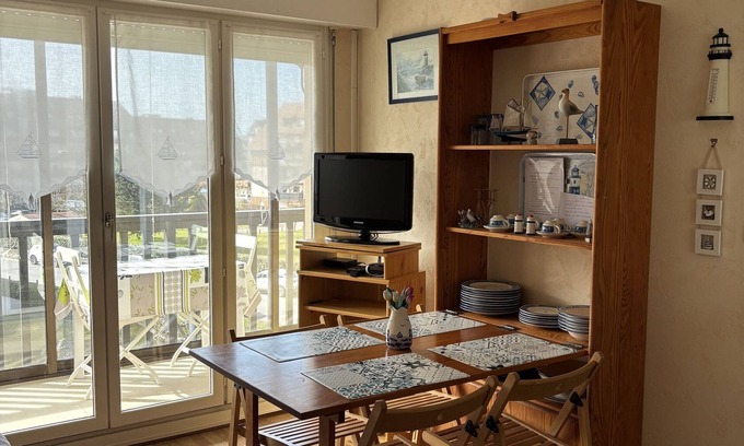 Villers-sur-Mer Appartement | Charmant 2 pièces avec loggia à deux pas de la plage, parking, tout équipé