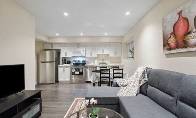 Surrey Maison | Charming 2BD Basement Suite, Surrey!