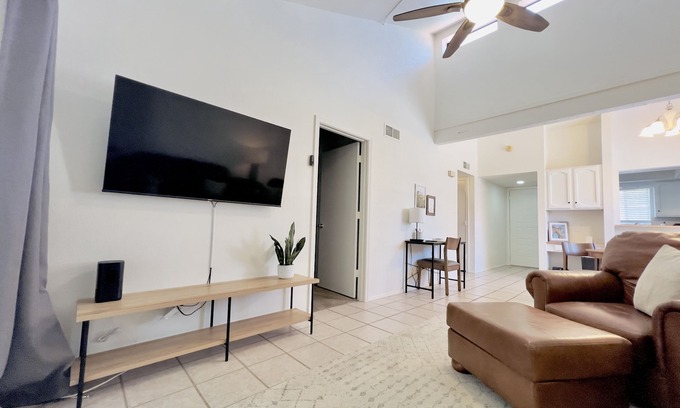 Gilbert Copropriété | Charming 2BR/2BA Retreat in Quiet Gilbert Neighborhood - Near Vibrant Downtown!