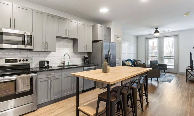 East Walnut HIlls Appartement | Charming 2BR/2BA Suites Near Downtown Cincinnati