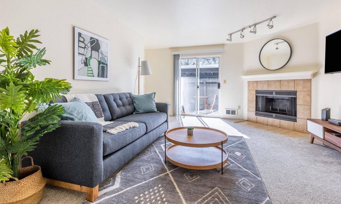 Lake Forest Appartement | Charming 2BR Apartment in Lake Oswego + Pets OK