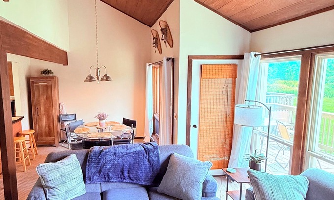 Blodgett Mills Copropriété | Charming 2BR condo at Greek Peak near Finger Lakes, Gutchess Sports complex