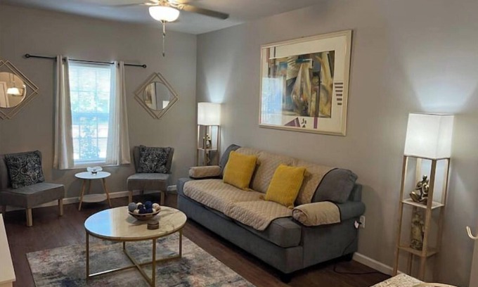 Valdosta Appartement | Charming 2BR Easy Access to VSU, SGMC & Downtown
