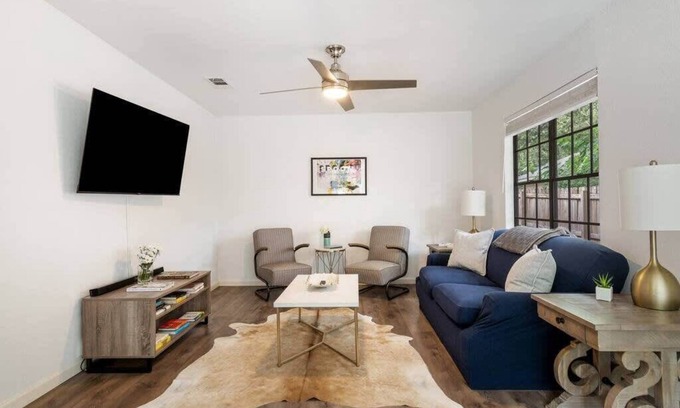 South Manchaca Appartement | Charming 2BR Home | Large Backyard