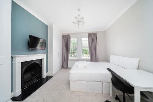 Southgate Maison | Charming 2BR House on Avenue Road