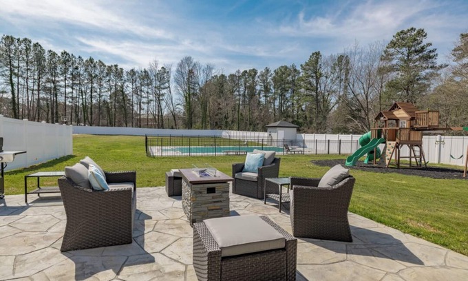 Littleton Maison | Charming 2BR, Pool, Pickleball/Basketball Court, Large Backyard