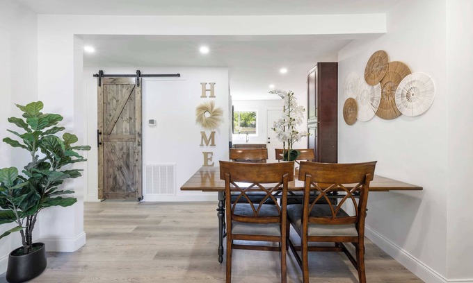 Oakdale Maison | Charming 2BR Retreat – Minutes to Uptown Charlotte