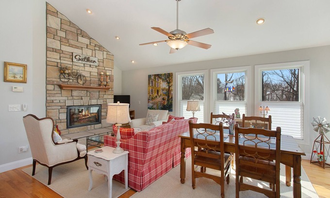 Lake Michigan Beach Maison | Charming 2BR (Sleeps 4) Coach House w/ Lake Michigan Access