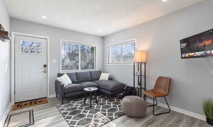 Lansing Maison | Updated South Lansing Home 15 Mins to MSU and Lansing Hospitals