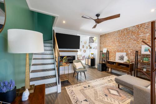 Near Northeast Appartement | Charming 2BR Townhouse with Patio & Parking in DC