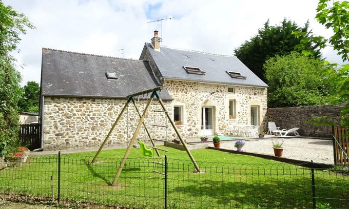 Tamerville Cottage | Gîte douillet à Tamerville : 5 pers, 3 ch, WiFi, cheminée, jardin clos, entre Hague et Val de Saire
