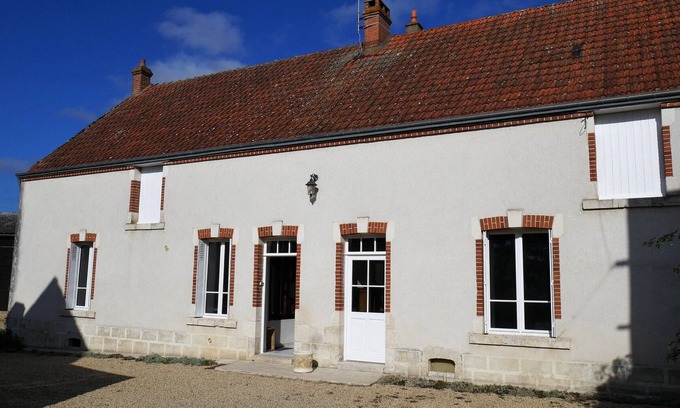 Mareau-aux-Pres Cottage | Gîte Champêtre à Mareau-aux-Prés: Terrasse, Jardin, et Confort pour 6 personnes