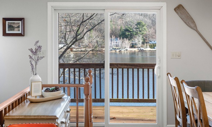 Holland Maison | Charming 3-bed Lakehouse with Deck and Beach