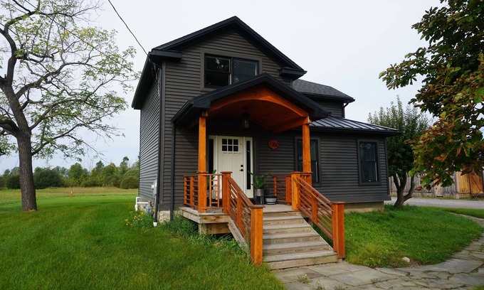 Crittenden Maison | Charming 3-bedroom house secluded from the busy city, in lovely Clarence Center.