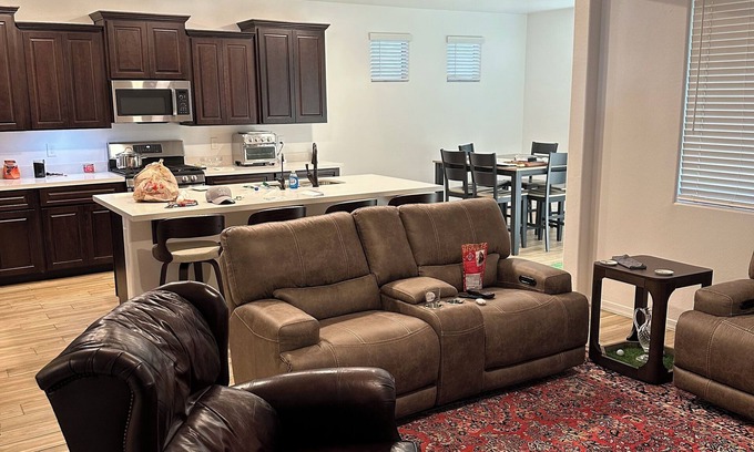 Verrado Maison | Charming 3-bedroom, 2.5 bath home in a golfing community - 2 courses.