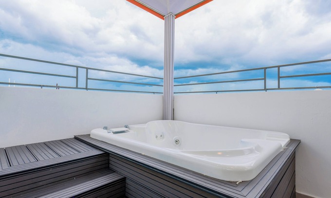Villa Mella Copropriété | Charming 3-bedroom Penthouse with WiFi and AC in Santo Domingo
