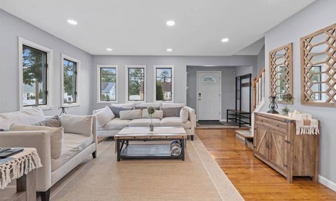 East Massapequa Appartement | Charming 3-bedroom 2-bath apartment with AC, WiFi in fabulous Amityville