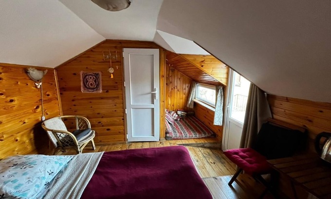 Mirzaani Lit Et Petit-Déjeuner | Charming 3-bedroom bed & breakfast with WiFi, AC in lovely Sighnaghi
