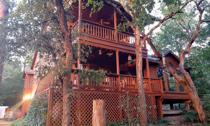 La Grange Cabine | Charming 3-bedroom cabin with WiFi, AC in serene La Grange