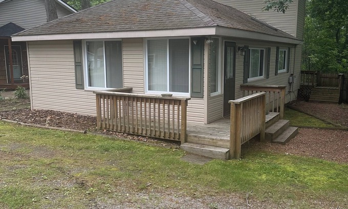 Brooklyn Cottage | Charming 3-bedroom cottage with WiFi and AC in welcoming Brooklyn