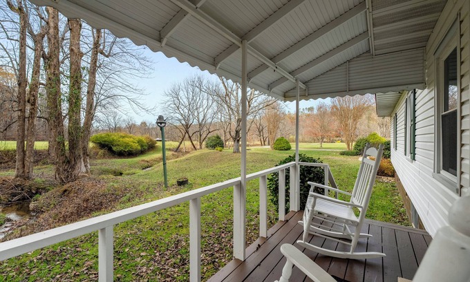 Sunset Cottage | Charming 3 bedroom Cottage w/ private river access - near Lake Keowee & Jocassee