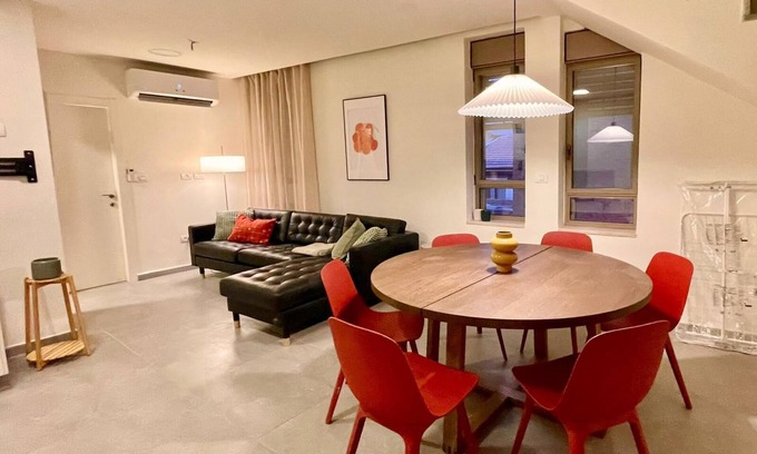 Jerusalem City Centre Appartement | Charming 3-bedroom Duplex in Nachlaot Jerusalem