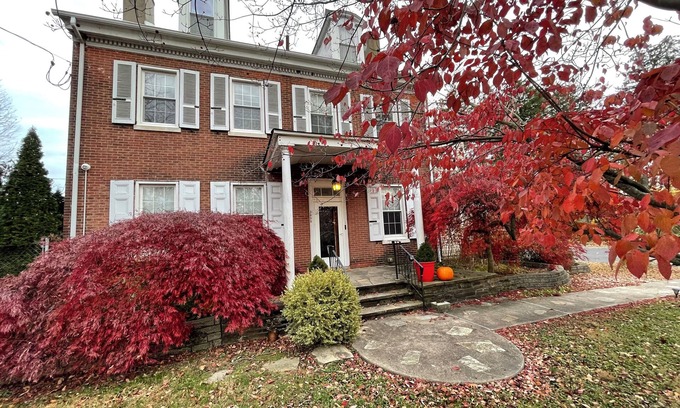 West Bristol Autre | Charming 3-bedroom farmhouse in Newportville with fast WiFi and AC