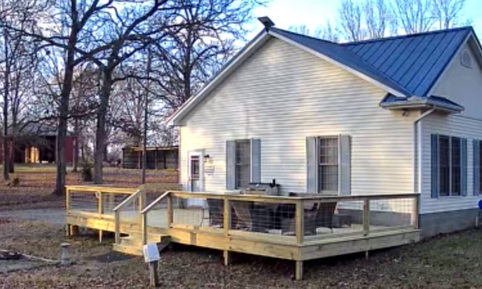 Saline County Autre | Charming 3-bedroom farmhouse with WiFi, Heat AC in wonderful Stonefort Illinois.