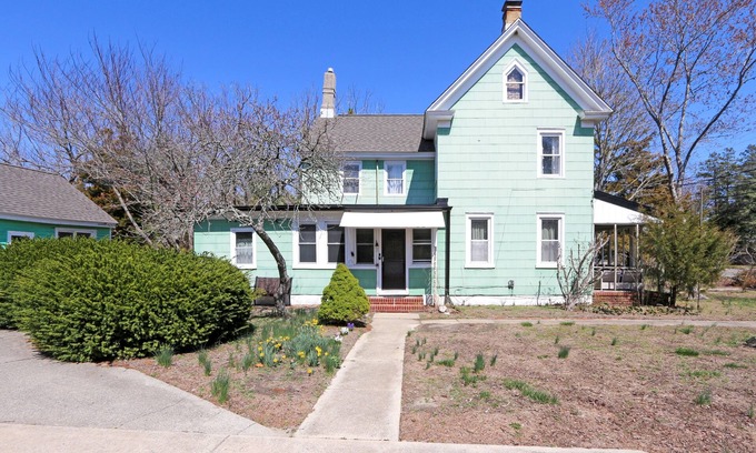 Ocean View Autre | Charming 3-bedroom farmhouse with AC, WiFi, 5 minutes to Sea Isle Beaches!