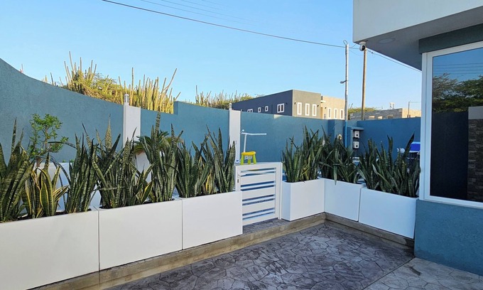 Boegoeroei Maison | Charming 3-bedroom house with AC and WiFi in delightful Noord