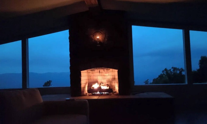 Burnt Chimney Maison | Charming 3-bedroom house with fitness room, WiFi in brilliant Blue Ridge