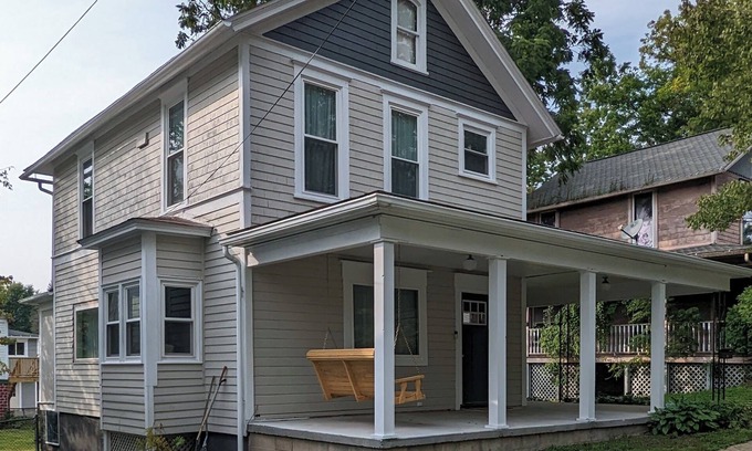 Brookville Maison | Charming 3-bedroom house with WiFi and AC in Brookville's quiet Northside