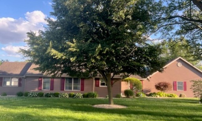 Greenville Maison | Charming 3-bedroom house in tranquil Greenville with WiFi, AC, and game room.