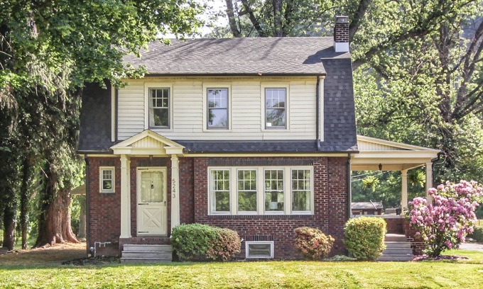 Loyalton Maison | Charming 3-bedroom house with WiFi, AC in serene Harrisburg