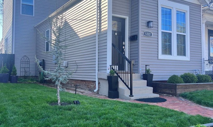 Shelby Park Maison | Charming 3-bedroom house in delightful Louisville with beautiful flower garden