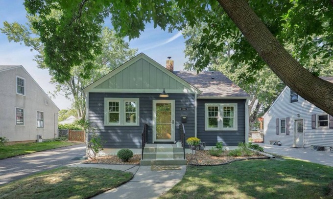 Como Maison | Charming 3-bedroom Home in the beautiful Como Neighborhood