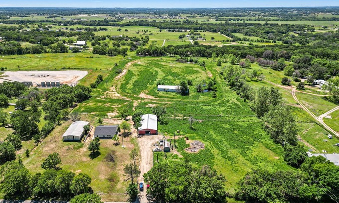 Springtown Maison | Charming 3-bedroom house with optional Horse Stalls and Pasture