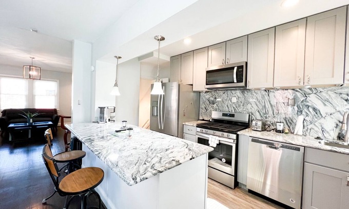 Benning Maison | Charming 3-bedroom house with WiFi and AC in Washington