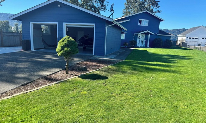 Cathlamet Maison | Charming 3-bedroom house with AC, WiFi in gorgeous Cathlamet waterfront home