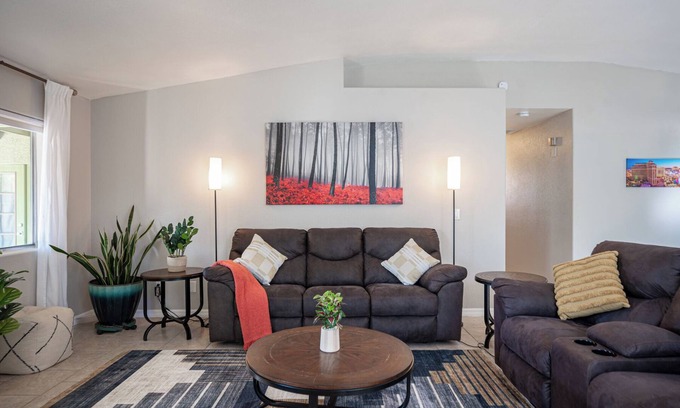 Townsite Maison | Charming, 3-bedroom house in Henderson 6 miles from Lake Mead.
