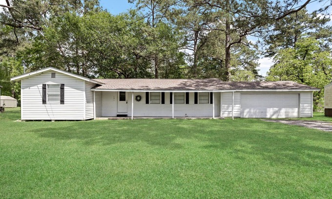 Lumberton Maison | Charming 3-bedroom house with AC, WiFi in peaceful Lumberton