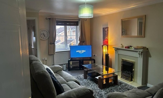 Oldbury Maison | Charming 3 Bedroom Home with Private Garden & 2 Toilets