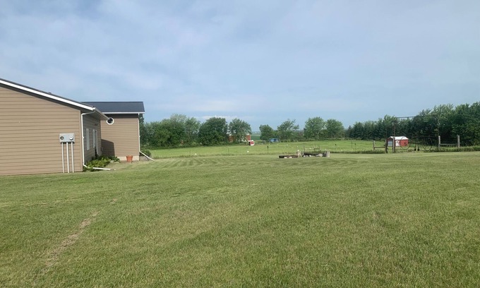 Britton Maison | Charming 3-bedroom home with AC, WiFi in Britton. Quiet, trees, and sunsets!