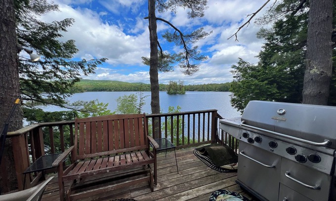 Raymond Maison | Charming 3-bedroom home in Sebago Lake Region